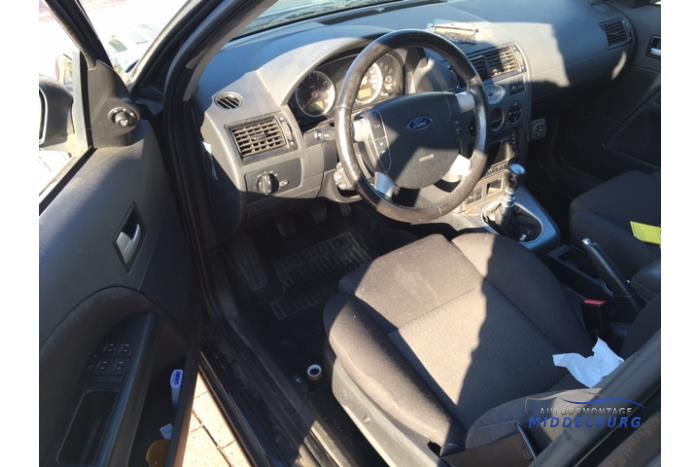 Ford Mondeo III Wagon 2.0 16V Sloopvoertuig (2003, Zwart)