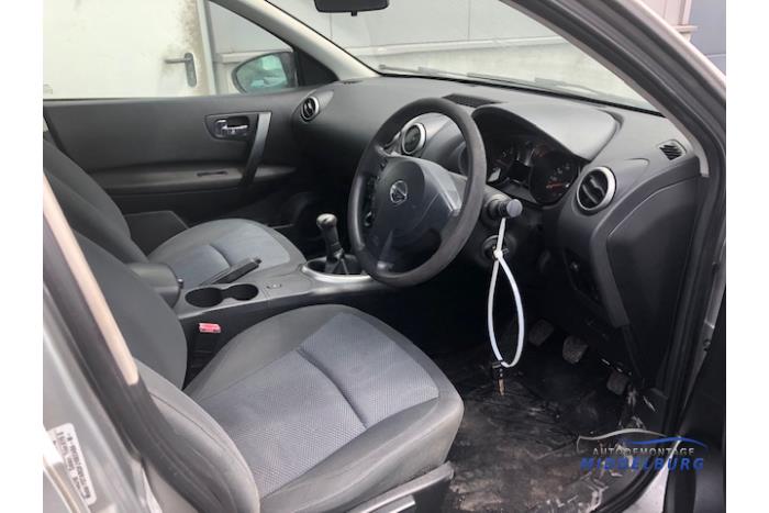 Nissan Qashqai 1.6 16V Sloopvoertuig (2010, Grijs)