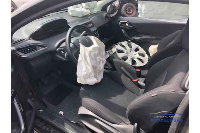 Peugeot 208 I 1.2 Vti 12V PureTech 82 Sloopvoertuig (2013, Zwart)