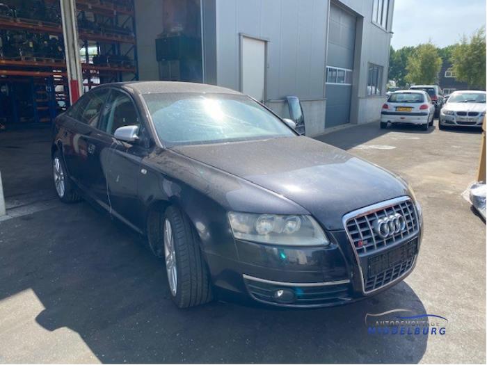 Audi A6 2.4 V6 24V Sloopvoertuig (2004, Metallic, Grijs)