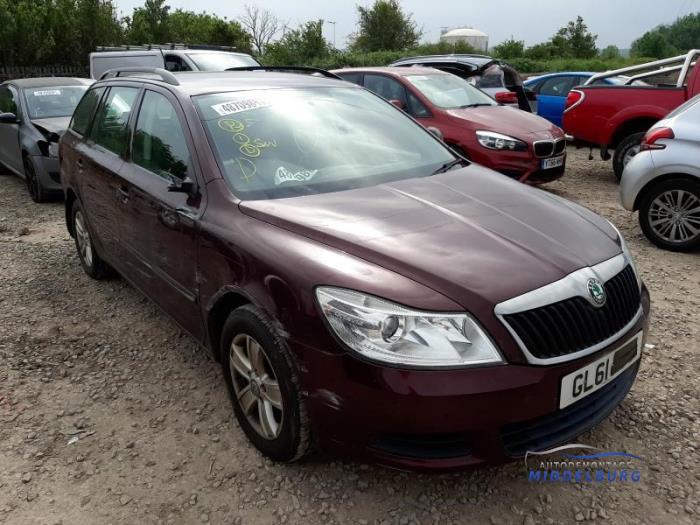 Skoda Octavia Combi 1.4 TSI 16V Sloopvoertuig (2011, Rood)