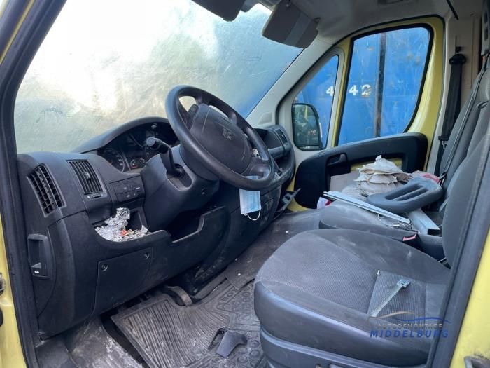 Peugeot Boxer 2.2 HDi 150 Sloopvoertuig (2012, Geel)