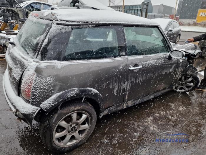 BMW Mini One/Cooper 1.4 D One Sloopvoertuig (2005, Metallic, Grijs)