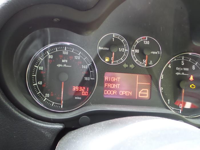 Alfa Romeo 147 Sloopvoertuig (2007, Unikleur, Rood)