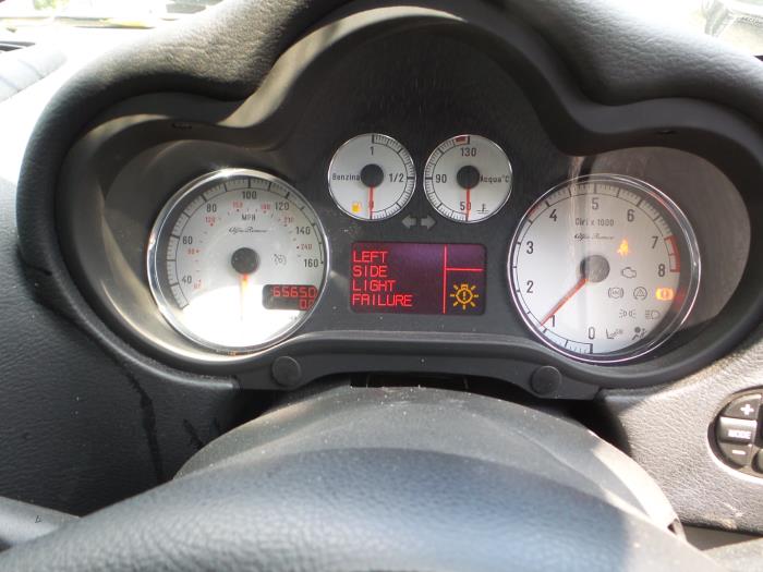 Alfa Romeo 147 Sloopvoertuig (2006, Zilver, Zilvergrijs)