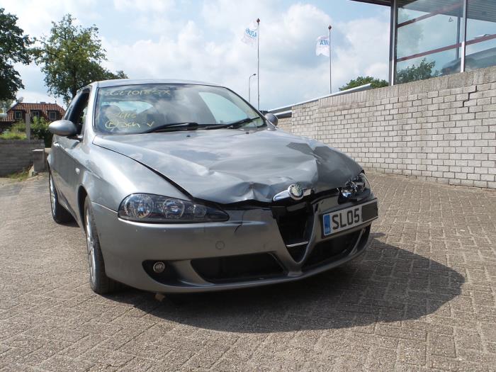 Alfa Romeo 147 Sloopvoertuig (2006, Zilver, Zilvergrijs)