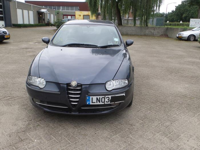 Alfa Romeo 147 Sloopvoertuig (2004, Aubergine)