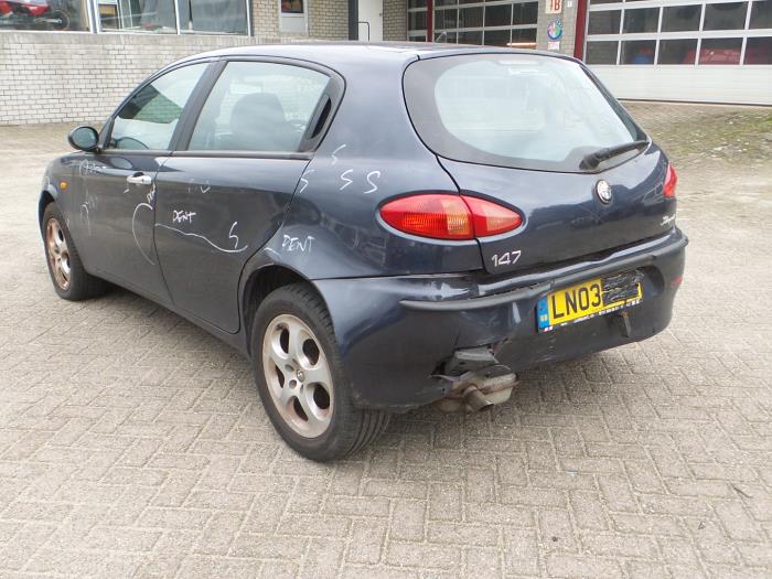 Alfa Romeo 147 Sloopvoertuig (2004, Aubergine)