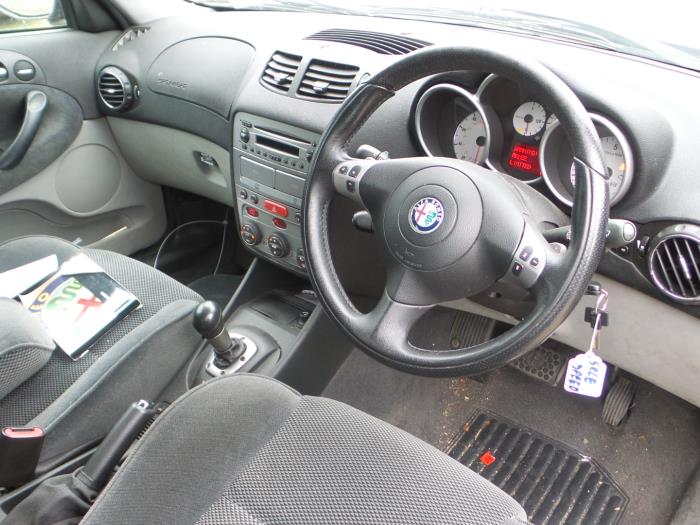 Alfa Romeo 147 Sloopvoertuig (2004, Aubergine)