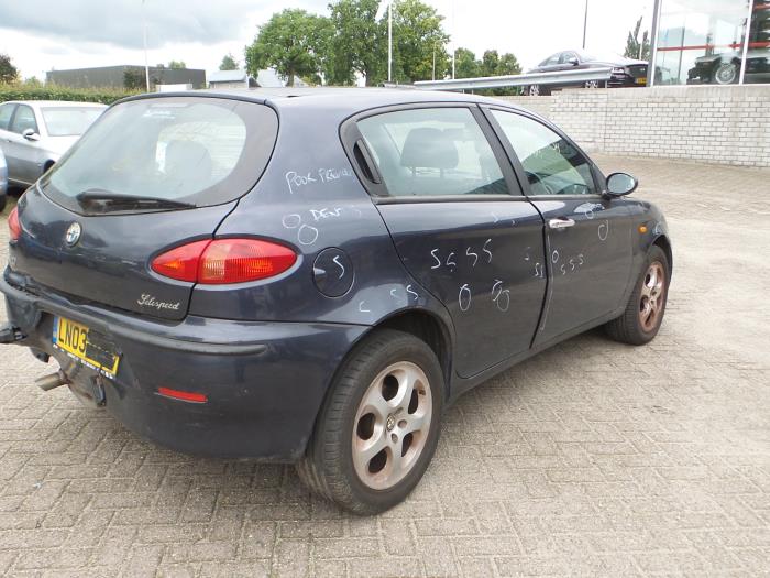 Alfa Romeo 147 Sloopvoertuig (2004, Aubergine)