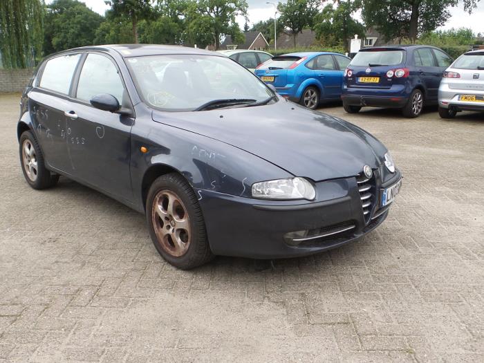 Alfa Romeo 147 Sloopvoertuig (2004, Aubergine)