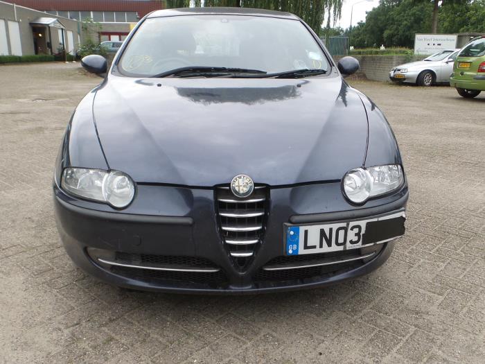 Alfa Romeo 147 Sloopvoertuig (2004, Aubergine)