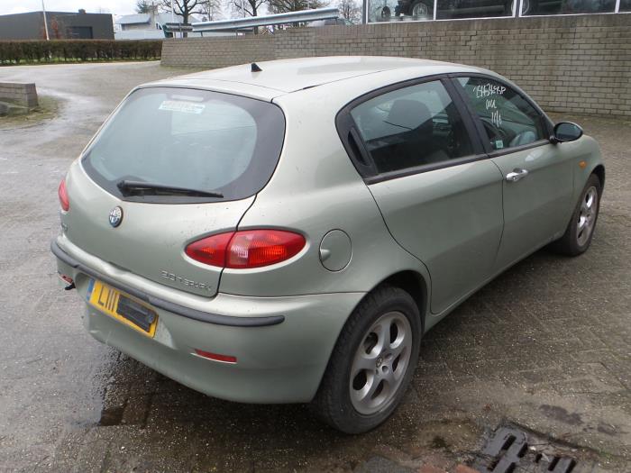 Alfa Romeo 147 Sloopvoertuig (2004, Zilver, Zilvergrijs, Groen)