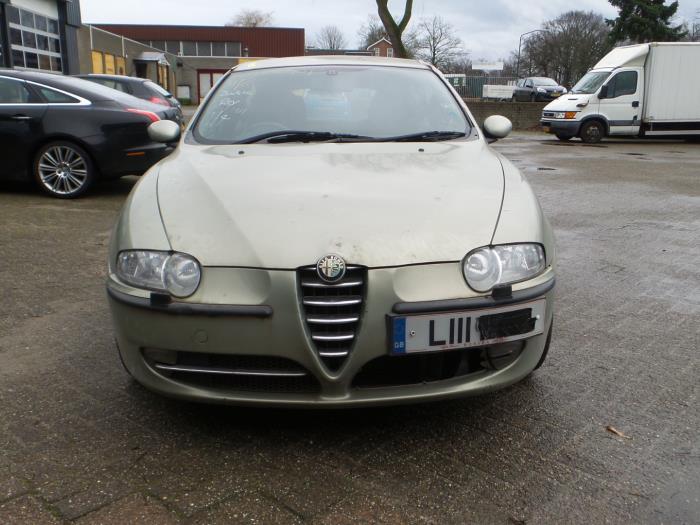 Alfa Romeo 147 Sloopvoertuig (2004, Zilver, Zilvergrijs, Groen)
