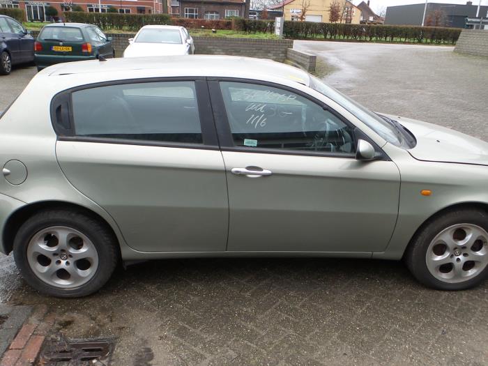 Alfa Romeo 147 Sloopvoertuig (2004, Zilver, Zilvergrijs, Groen)