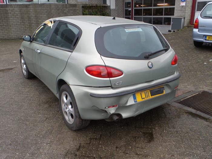 Alfa Romeo 147 Sloopvoertuig (2004, Zilver, Zilvergrijs, Groen)