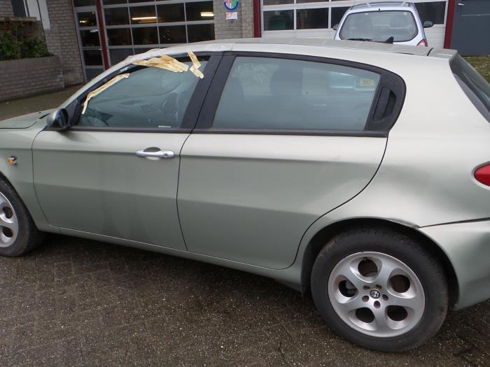 Alfa Romeo 147 Sloopvoertuig (2004, Zilver, Zilvergrijs, Groen)