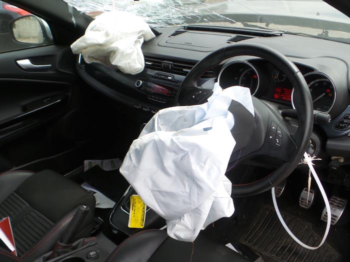 Alfa Romeo Giulietta 1.4 TB 16V MultiAir Sloopvoertuig (2012, Metallic, Zwart)