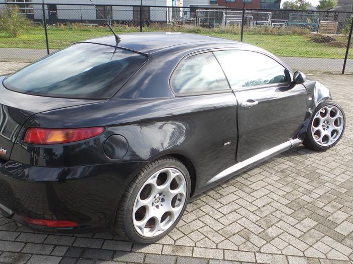 Alfa Romeo GT 1.8 Twin Spark 16V Sloopvoertuig (2008, Metallic, Zwart)