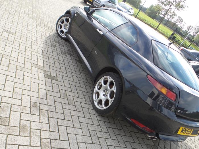 Alfa Romeo GT 1.8 Twin Spark 16V Sloopvoertuig (2008, Metallic, Zwart)