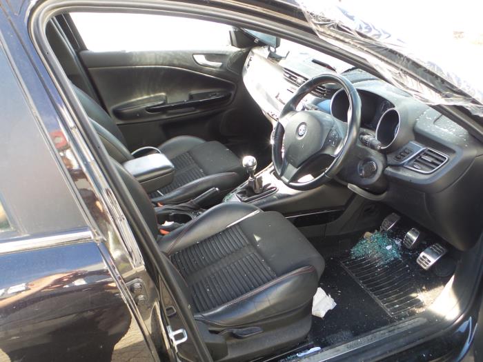 Alfa Romeo Giulietta 2.0 JTDm 16V 170 Sloopvoertuig (2011, Metallic, Zwart)