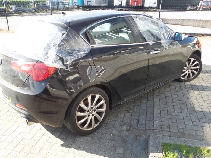 Alfa Romeo Giulietta 2.0 JTDm 16V 170 Sloopvoertuig (2011, Metallic, Zwart)