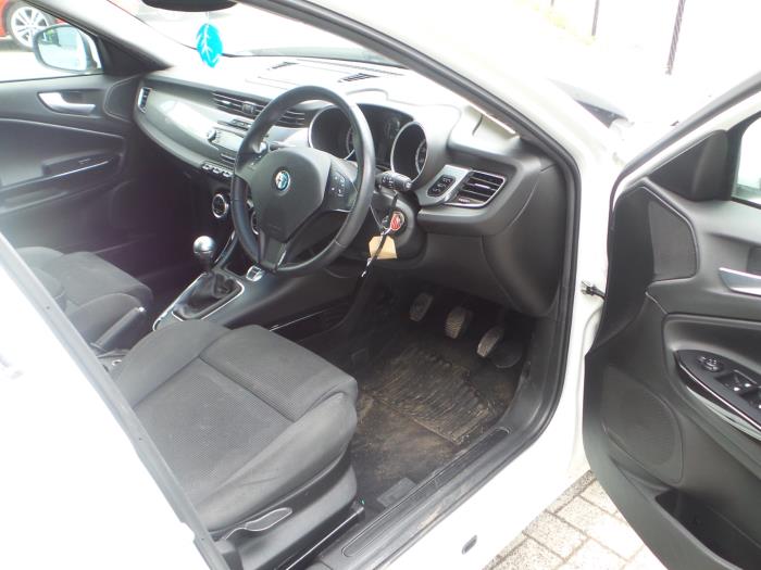 Alfa Romeo Giulietta (940), Hatchback, 2010 / 2020 1.4 TB 16V, Hatchback, Benzine, 1.368cc, 88kW (120pk), FWD, 198A4000, 2010-04 / 2020-12, 940FXA ()