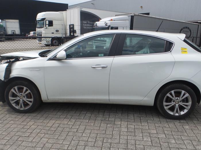 Alfa Romeo Giulietta (940), Hatchback, 2010 / 2020 1.4 TB 16V, Hatchback, Benzine, 1.368cc, 88kW (120pk), FWD, 198A4000, 2010-04 / 2020-12, 940FXA ()