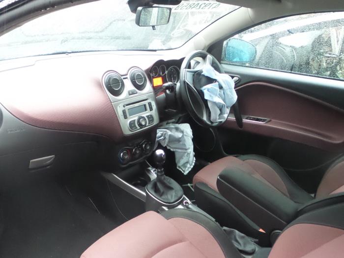 Alfa Romeo MiTo 1.4 16V Sloopvoertuig (2010, Unikleur, Zwart)