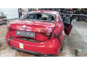 Alfa Romeo Giulia 2.0 T 16V Veloce Sloopvoertuig (2018, Unikleur, Rood)