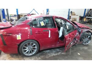 Alfa Romeo Giulia 2.0 T 16V Veloce Sloopvoertuig (2018, Unikleur, Rood)