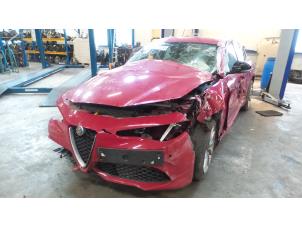 Alfa Romeo Giulia 2.0 T 16V Veloce Sloopvoertuig (2018, Unikleur, Rood)