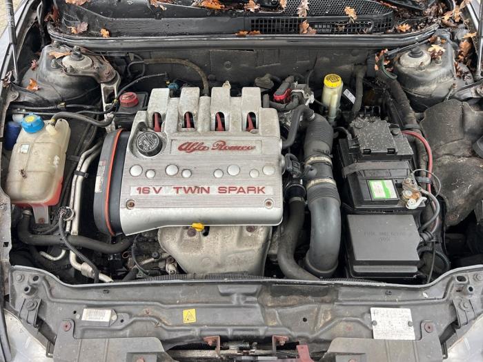 Alfa Romeo 147 1.6 HP Twin Spark 16V Sloopvoertuig (2006, Zwart)