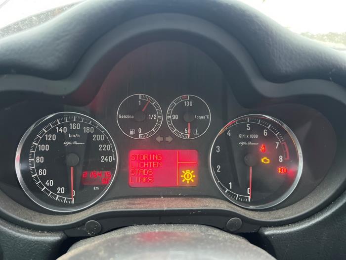 Alfa Romeo 147 1.6 HP Twin Spark 16V Sloopvoertuig (2006, Zwart)