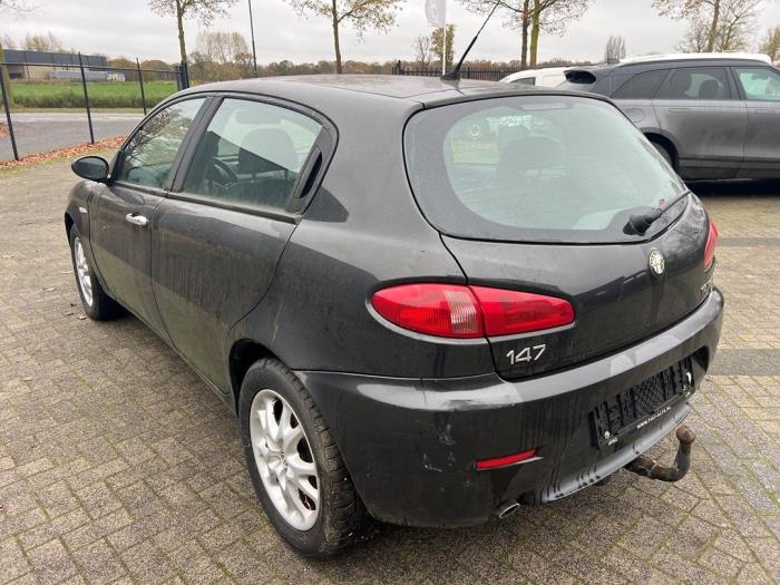 Alfa Romeo 147 1.6 HP Twin Spark 16V Sloopvoertuig (2006, Zwart)