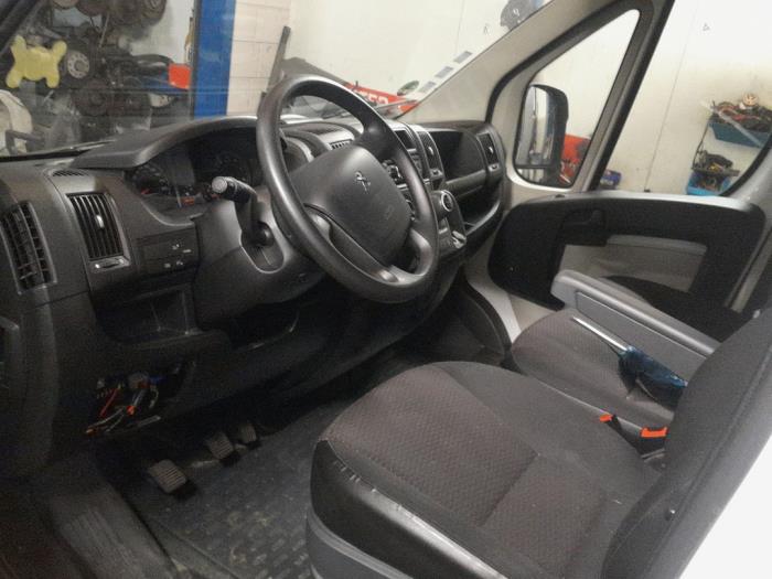 Peugeot Boxer 2.2 Blue HDi 120 Sloopvoertuig (2015, Wit)