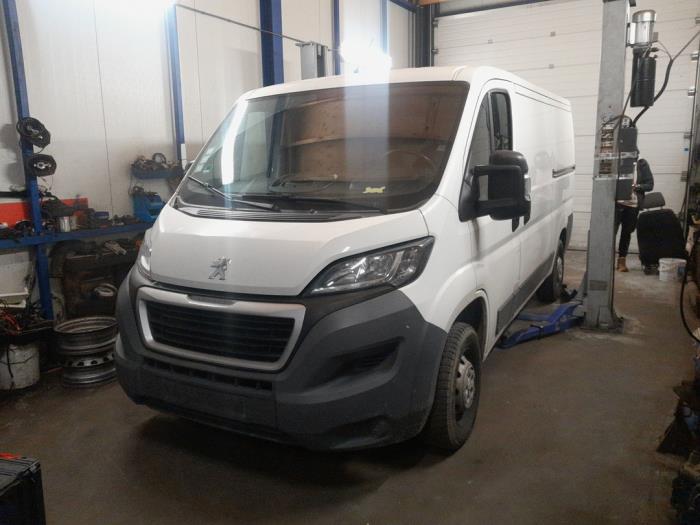 Peugeot Boxer 2.2 Blue HDi 120 Sloopvoertuig (2015, Wit)