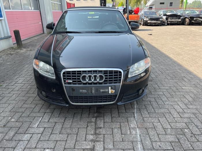 Audi A4 Cabriolet 2.4 V6 30V Sloopvoertuig (2002, Zwart)