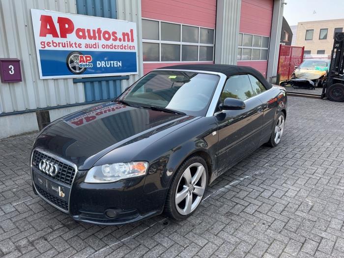 Audi A4 Cabriolet 2.4 V6 30V Sloopvoertuig (2002, Zwart)