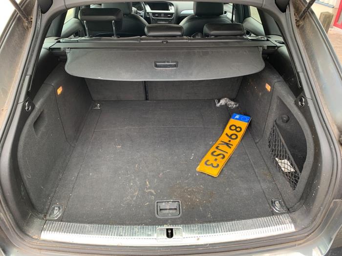 Audi A4 Avant 2.0 TFSI 16V Schadevoertuig (2010, Grijs)