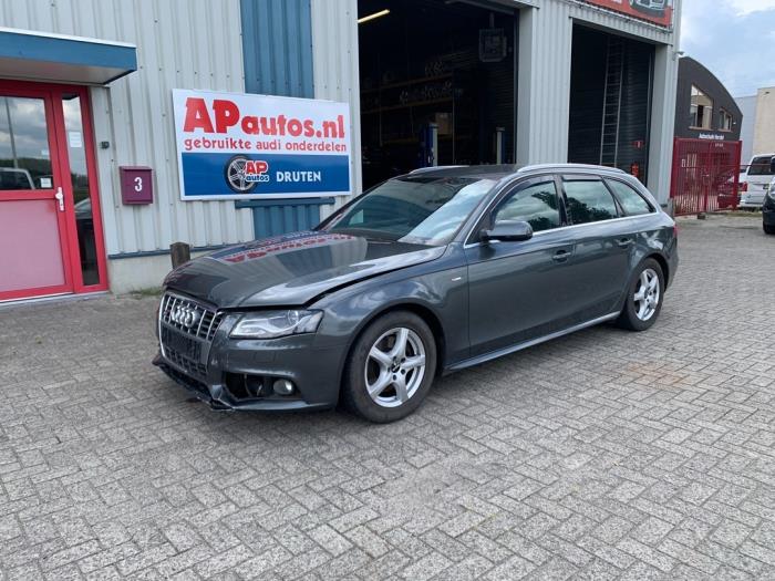 Audi A4 Avant 2.0 TFSI 16V Schadevoertuig (2010, Grijs)