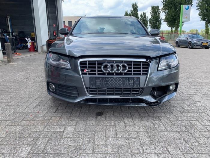 Audi A4 Avant 2.0 TFSI 16V Schadevoertuig (2010, Grijs)
