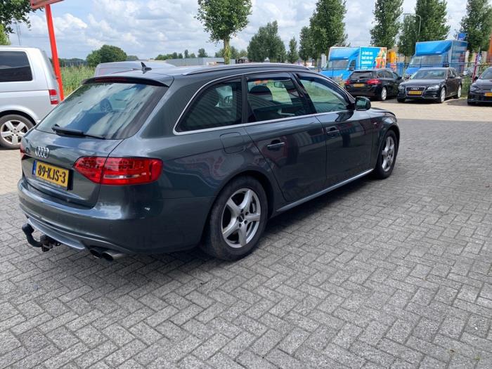Audi A4 Avant 2.0 TFSI 16V Schadevoertuig (2010, Grijs)