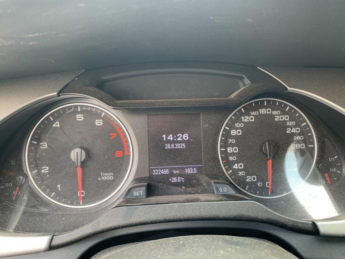 Audi A4 Avant 2.0 TFSI 16V Schadevoertuig (2010, Grijs)