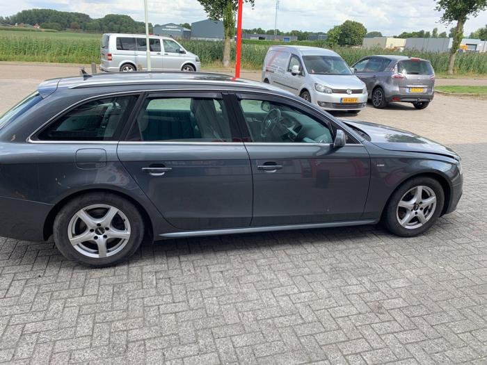 Audi A4 Avant 2.0 TFSI 16V Schadevoertuig (2010, Grijs)