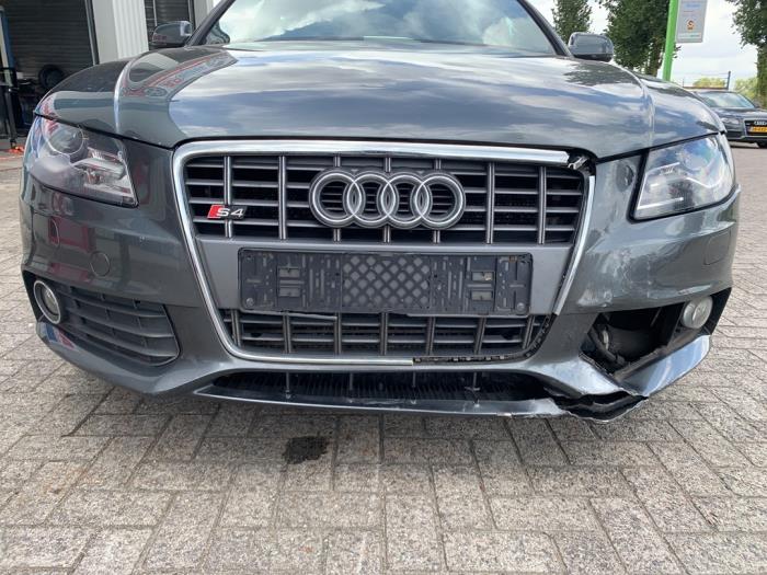 Audi A4 Avant 2.0 TFSI 16V Schadevoertuig (2010, Grijs)