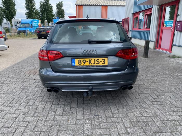 Audi A4 Avant 2.0 TFSI 16V Schadevoertuig (2010, Grijs)