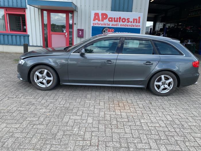 Audi A4 Avant 2.0 TFSI 16V Schadevoertuig (2010, Grijs)