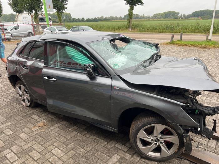 Audi A3 Sportback 1.4 40 TFSIe 16V Sloopvoertuig (2021, Grijs)