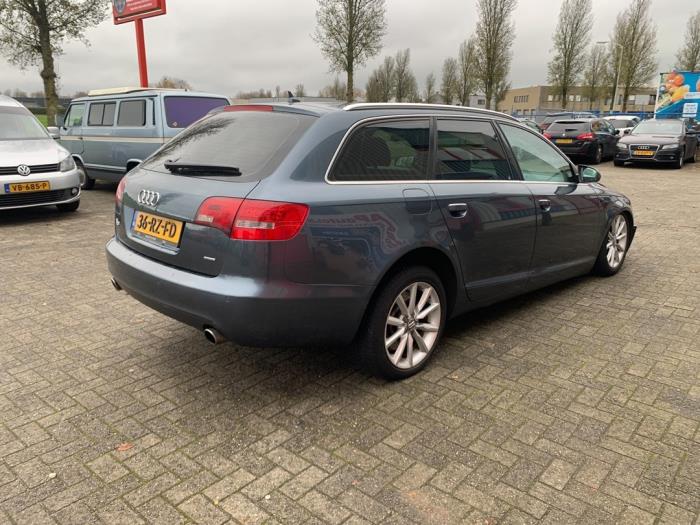 Audi A6 Avant 4.2 V8 40V Quattro Schadevoertuig (2005, Blauw)
